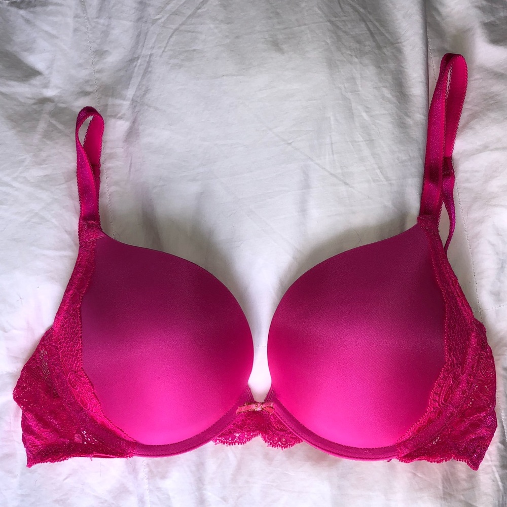 🔹Victoria’s Secret Push-Up Bra